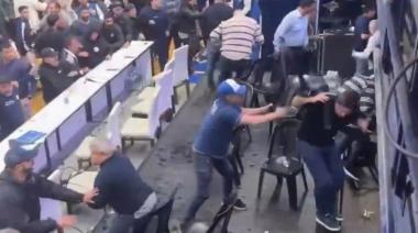 A Cowen lo echaron a sillazos de Gimnasia