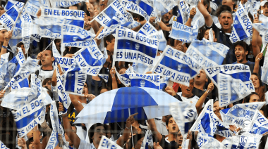 El Lobo ruge rumbo a Abasto: caravana albiazul para respaldar al plantel antes del clásico