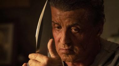 De veterano a novato: el salto al vacío de “John Rambo” con un galán de Netflix como heredero del mito