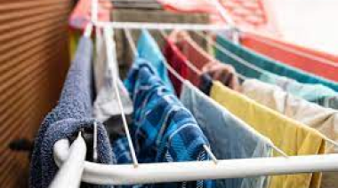 ¿Secar la ropa en invierno sin olor a humedad? Probá estos trucos simples