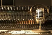 La radio argentina, 105 años de lealtad y reinvención