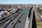 Construyen un cuarto carril en la Autopista La Plata-Buenos Aires para aliviar el tránsito en el tramo más cargado
