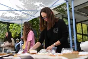 Los arqueólogos de la UNLP venden tortas para seguir excavando una tumba de 3.000 años en Egipto