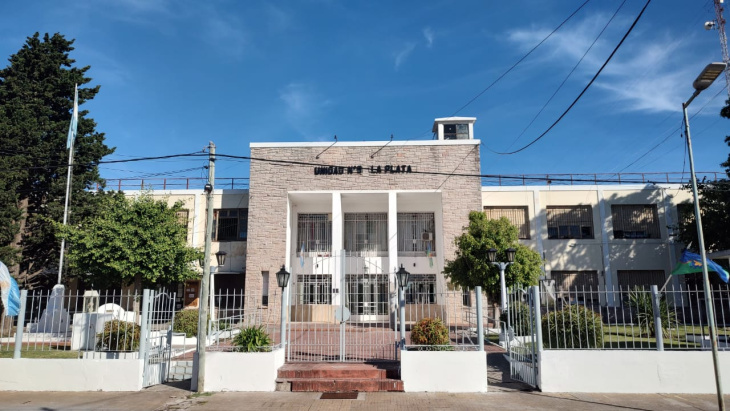 El frente de la Unidad Penal Nº 9 de La Plata, ubicada en calle 9 y 76 de la capital bonaerense.