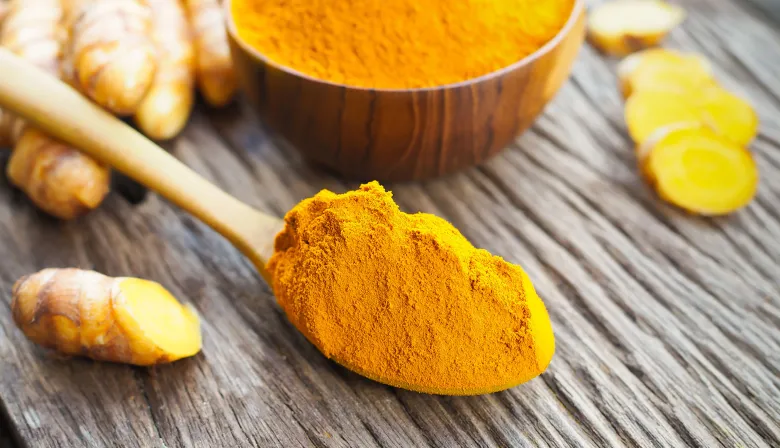 Cúrcuma y jengibre: el combo natural que mejora la digestión y refuerza tus defensas