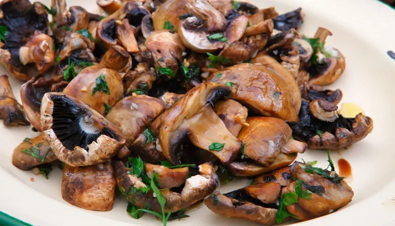 Champiñones con ajo y perejil: la combinación perfecta para cocinar rápido