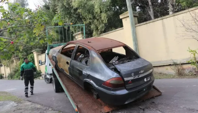 Buscan erradicar los vehículos abandonados en la ciudad