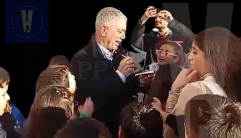Alak firmó autógrafos como una estrella de rock en su visita a una escuela de Tolosa | VIDEOS