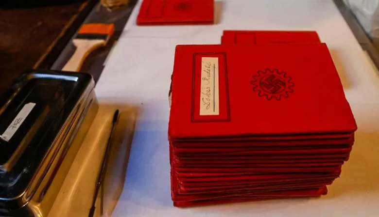 ¿Qué esconden las cajas nazis halladas en Tribunales?