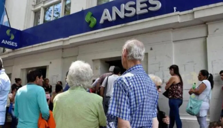 ¿Por qué el bono jubilados mínimo está congelado y cuánto pierde frente a la inflación?