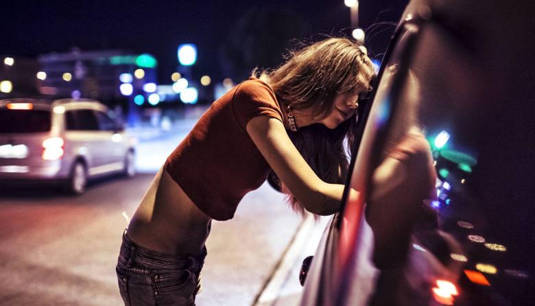 La Plata contra la prostitución: allanamientos y pruebas en el casco urbano