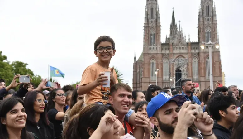Fin de semana a pura fiesta en Plaza Moreno de La Plata