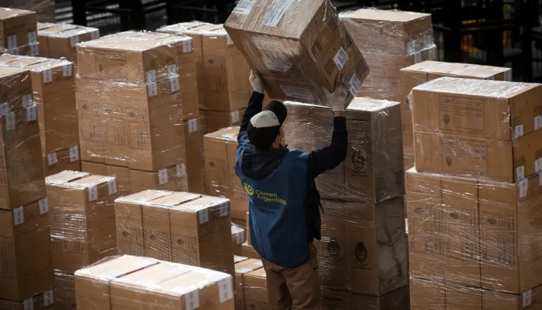 Arrancó la distribución de urnas para las elecciones del 7 de septiembre: La Plata recibirá 1.680