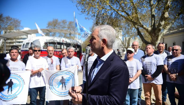 Alak despidió a un contingente de excombatientes platenses que viajará a las Islas Malvinas