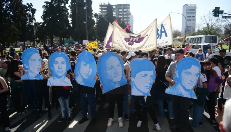 La Plata marcha por el 49° aniversario de La Noche de los Lápices