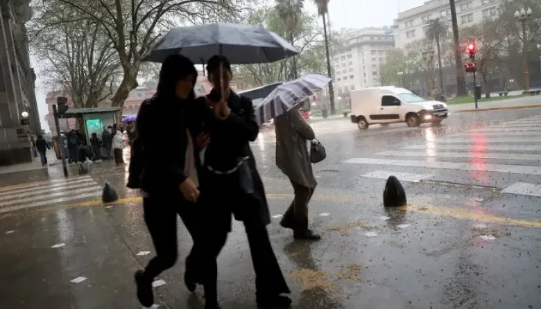 Tormentas, lluvias y descenso de temperatura: alerta del SMN para el AMBA y varias provincias