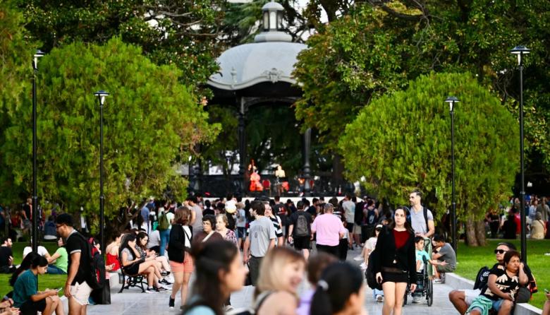 La Plata recibe la primavera con teatro, cine, música y festivales para toda la familia