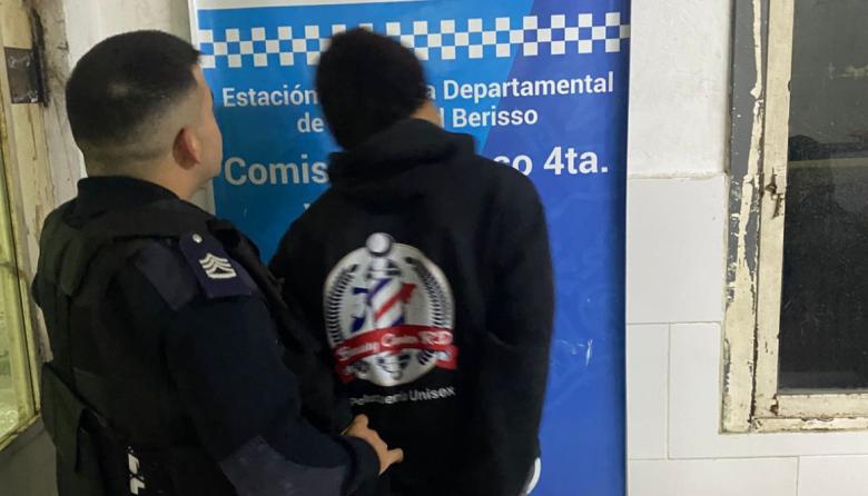 Aprehendieron a un joven tras golpear a su pareja en una vivienda de calle 127 bis
