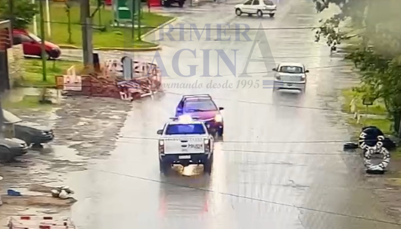 Ensenada: una persecución terminó con un policía estampado en una casa | VIDEO