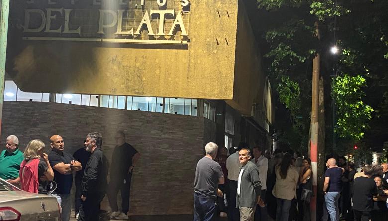 LA PLATA | Alak y Garro coincidieron en el velatorio del Chuby Leguizamón en Tolosa