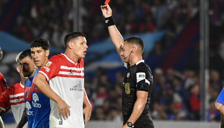 Sanción a Carrillo: un castigo desmedido que enciende el malestar en Estudiantes