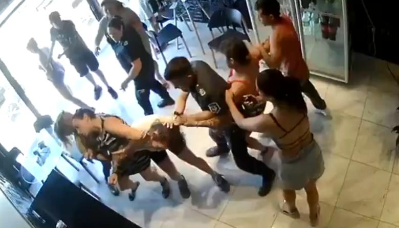 Escándalo en Ensenada: chocaron en Bossinga y se agarraron a las piñas | VIDEO