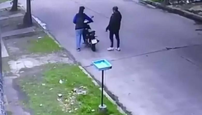 Ensenada: atraparon a dos ladrones tras robar una moto en Catella | VIDEO
