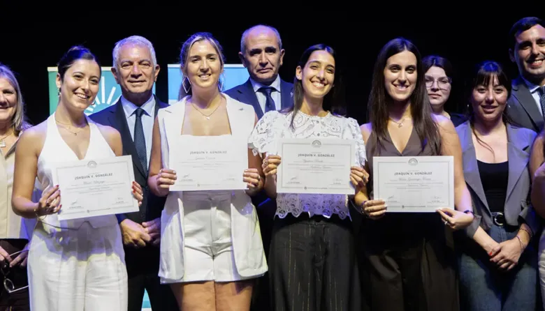 LA PLATA | Alak reconoció a los estudiantes con mejores promedios de UNLP