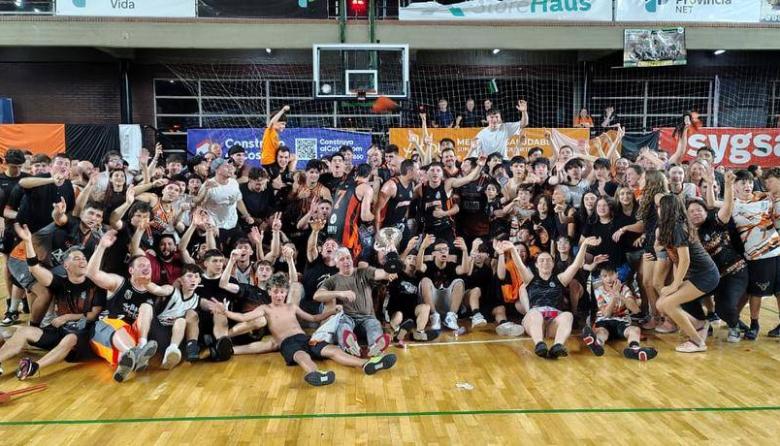 Un triple que rompió el silencio: Reconquista gritó campeón en una noche de película