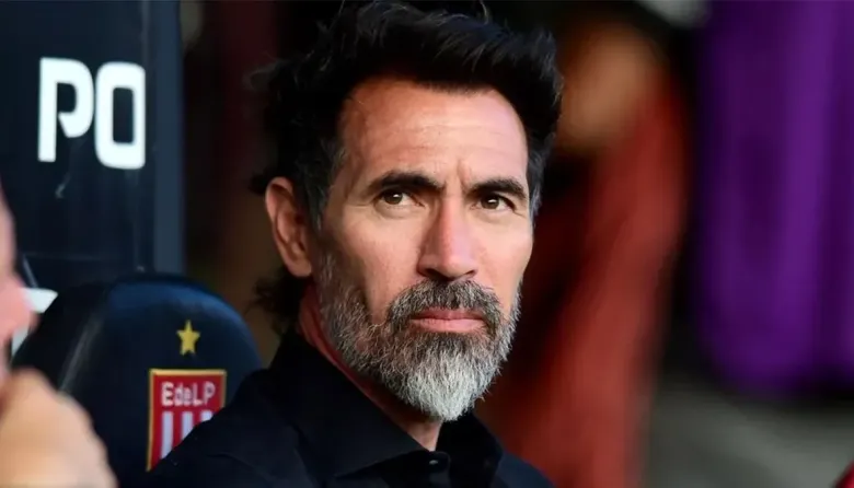 Domínguez se le planta a Verón: las condiciones del DT para seguir en el Pincha