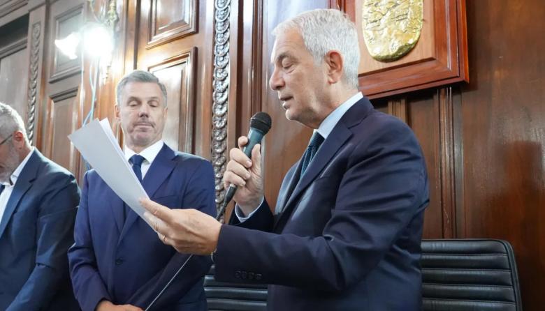 LA PLATA | El Concejo Deliberante encara su última sesión para tratar la licencia de Julio Alak