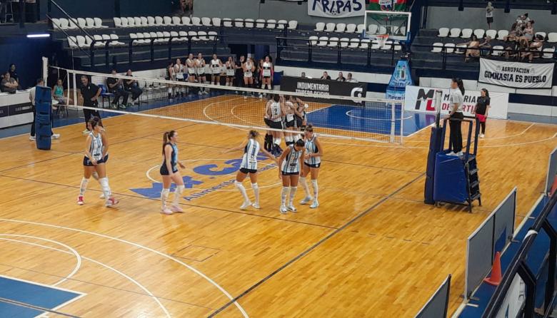 Las Lobas no pudieron en el debut y Villa Dora se llevó el triunfo en La Plata