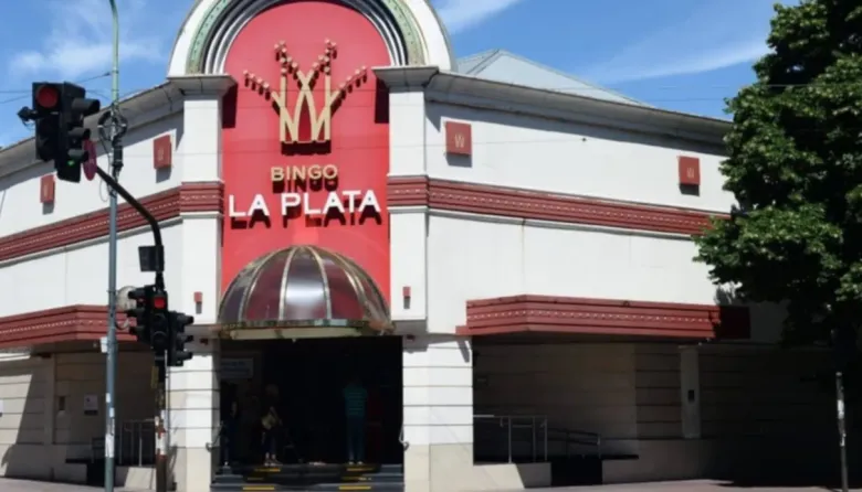Tragedia en el Bingo La Plata: una mujer se desplomó  y murió ante la mirada de los apostadores