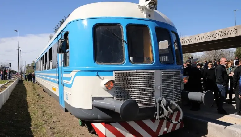 Tras obras clave, el Tren Universitario restableció su servicio en La Plata