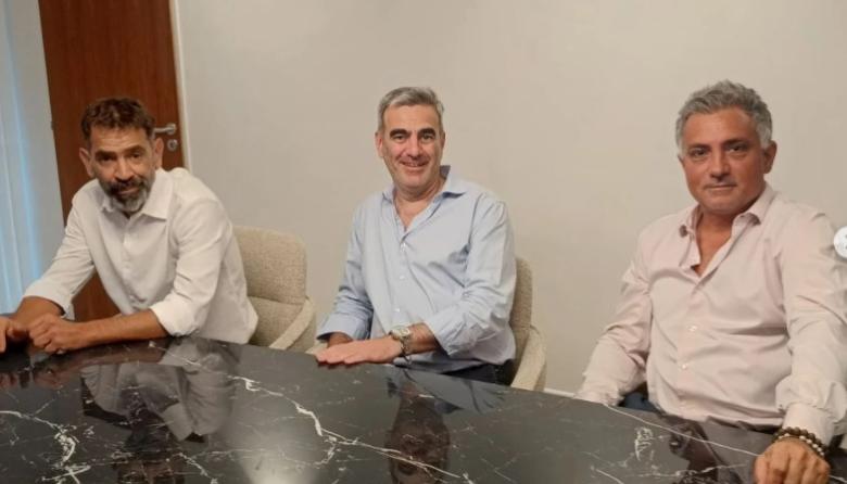 Pareja ordenó la tropa violeta en La Plata junto a Osaba y de Urraza, sus posibles candidatos a intendente