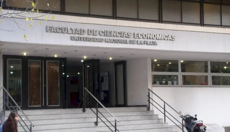 Escándalo en Económicas: el MUECE acusa al decano De Giusti de persecución