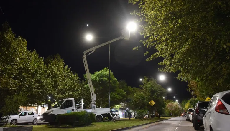 Chau luces apagadas: El ambicioso plan para arreglar todas las luminarias y semáforos de La Plata