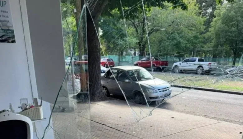 LA PLATA | le reventaron la vidriera, sufrió su octavo robo y debe pagar $1.500.000 de arreglo