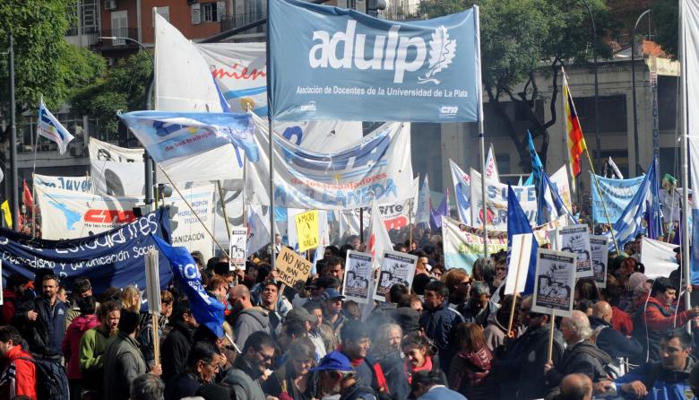 UNLP: ADULP votó paro por tiempo indeterminado contra el ajuste de Milei