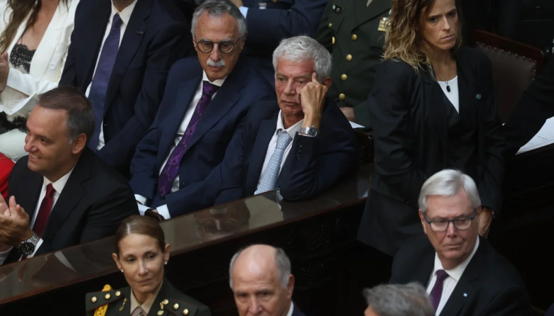 Milei suma 230 funcionarios que dejaron el Gobierno en 815 días