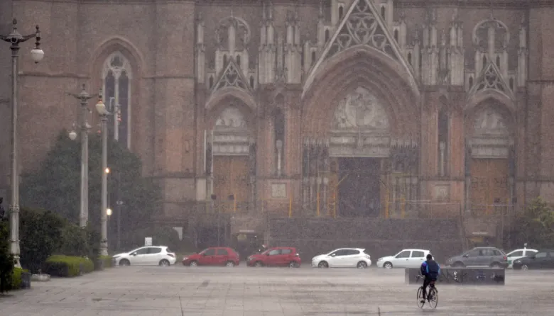 LA PLATA | Cielo cubierto, humedad extrema y lluvias que podrían intensificarse hacia la noche