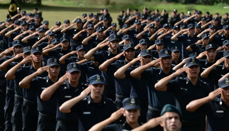 La Provincia oficializó un nuevo aumento para la Policía Bonaerense: cuánto subirán los salarios en los primeros meses del año