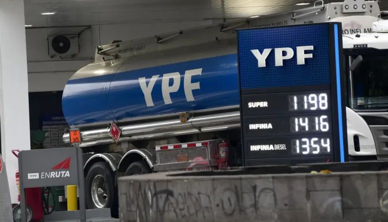 La guerra que empuja el precio del petróleo y amenaza con encarecer los combustibles en Argentina