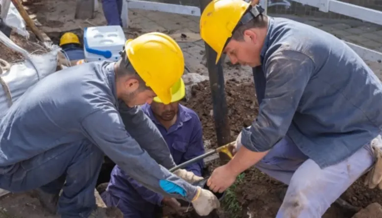 Reparaciones en la red de agua cerca del Estadio Único de La Plata: advierten por baja presión durante el lunes