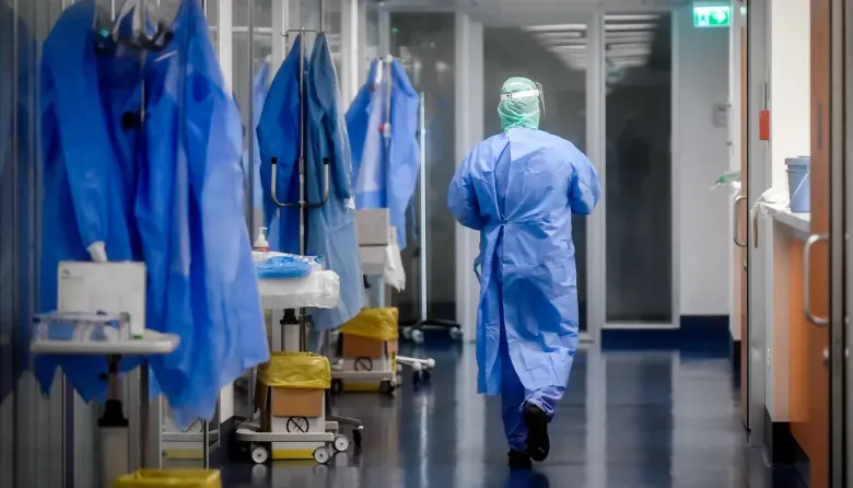 Médicos bonaerenses aceptan aumento salarial del 9% y reabren debate por la carrera hospitalaria