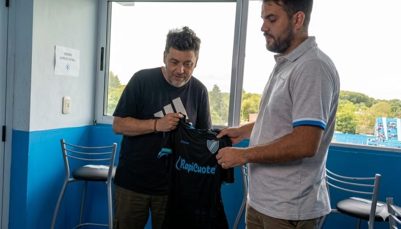 Desplante en Berisso: Fabián Cagonardi se escondió de Gustavo Menéndez, un pesado del Conurbano | VIDEO