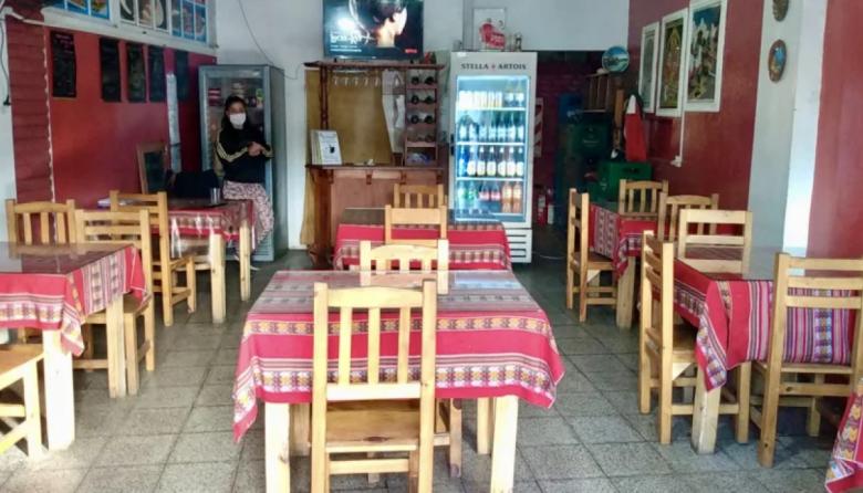 Robo a "La Norteñita": delincuentes saquearon un restaurante peruano a metros de una garita policial