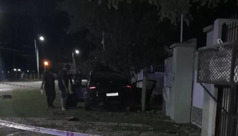 Tragedia en Berisso: un joven de 26 años murió tras chocar contra un paredón en la Avenida Montevideo