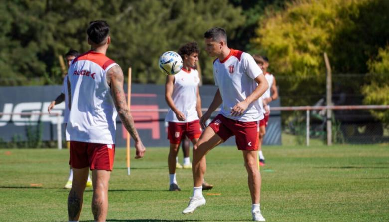 El Pincha vuelve al ruedo: el Cacique Medina define el equipo para recibir a Lanús en UNO