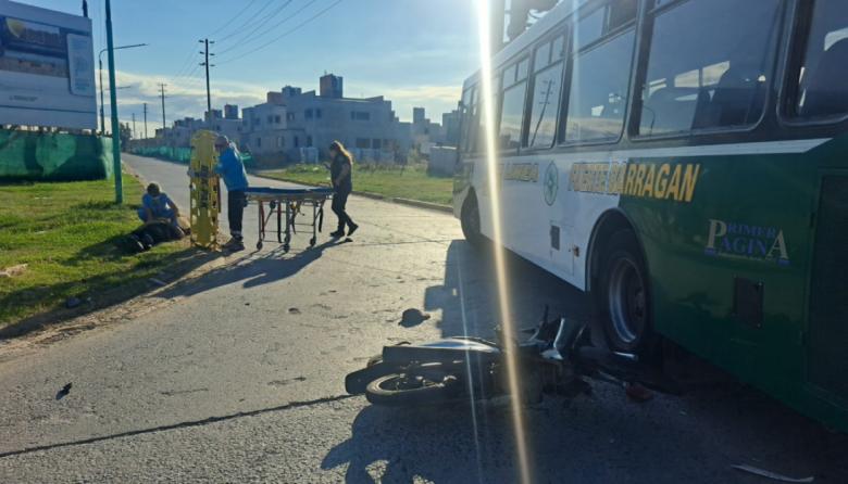 Fuerte accidente en Ensenada: una moto chocó a un 275 | VIDEO